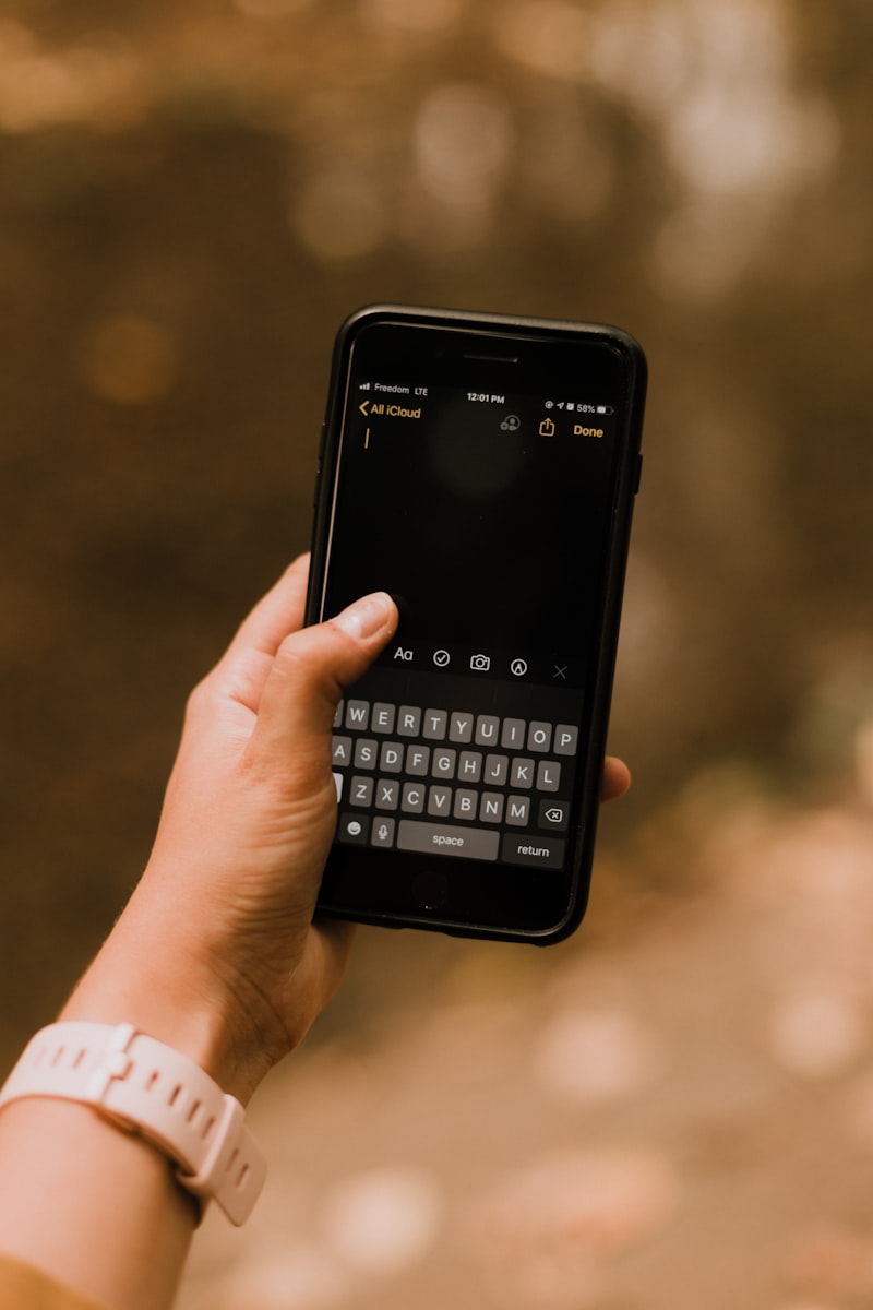How Are Mobile Devices Changing the Art World? How Are Mobile Devices Changing the Art World?